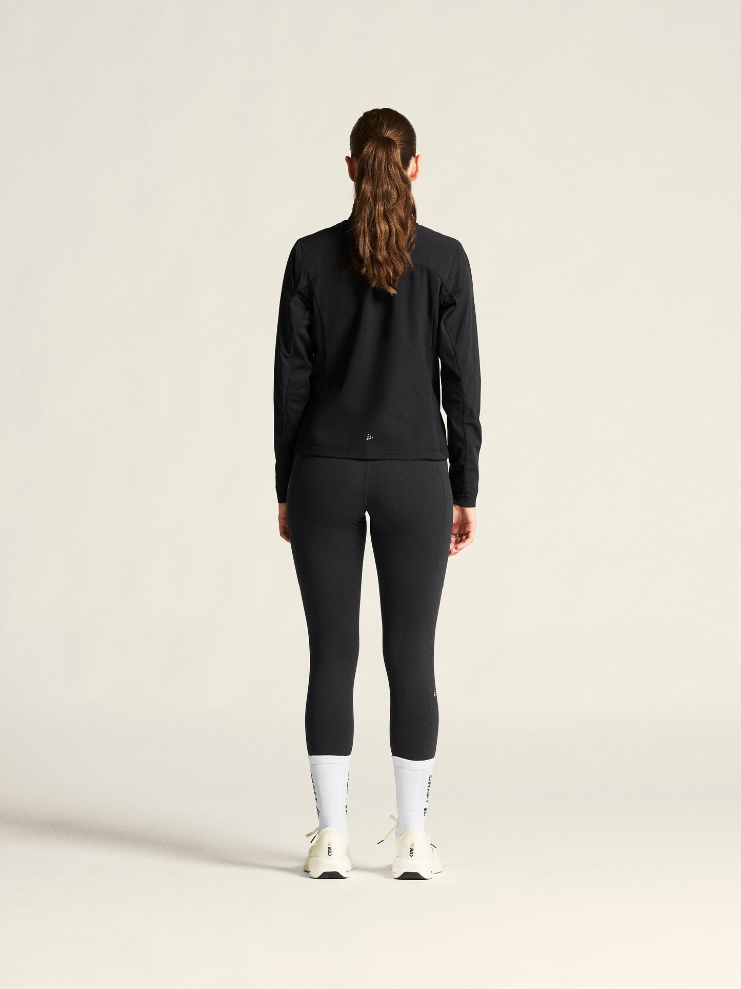 ADV Essence Warm Jkt 2  - hlýr hlaupa/æfingajakki - svartur - dömusnið