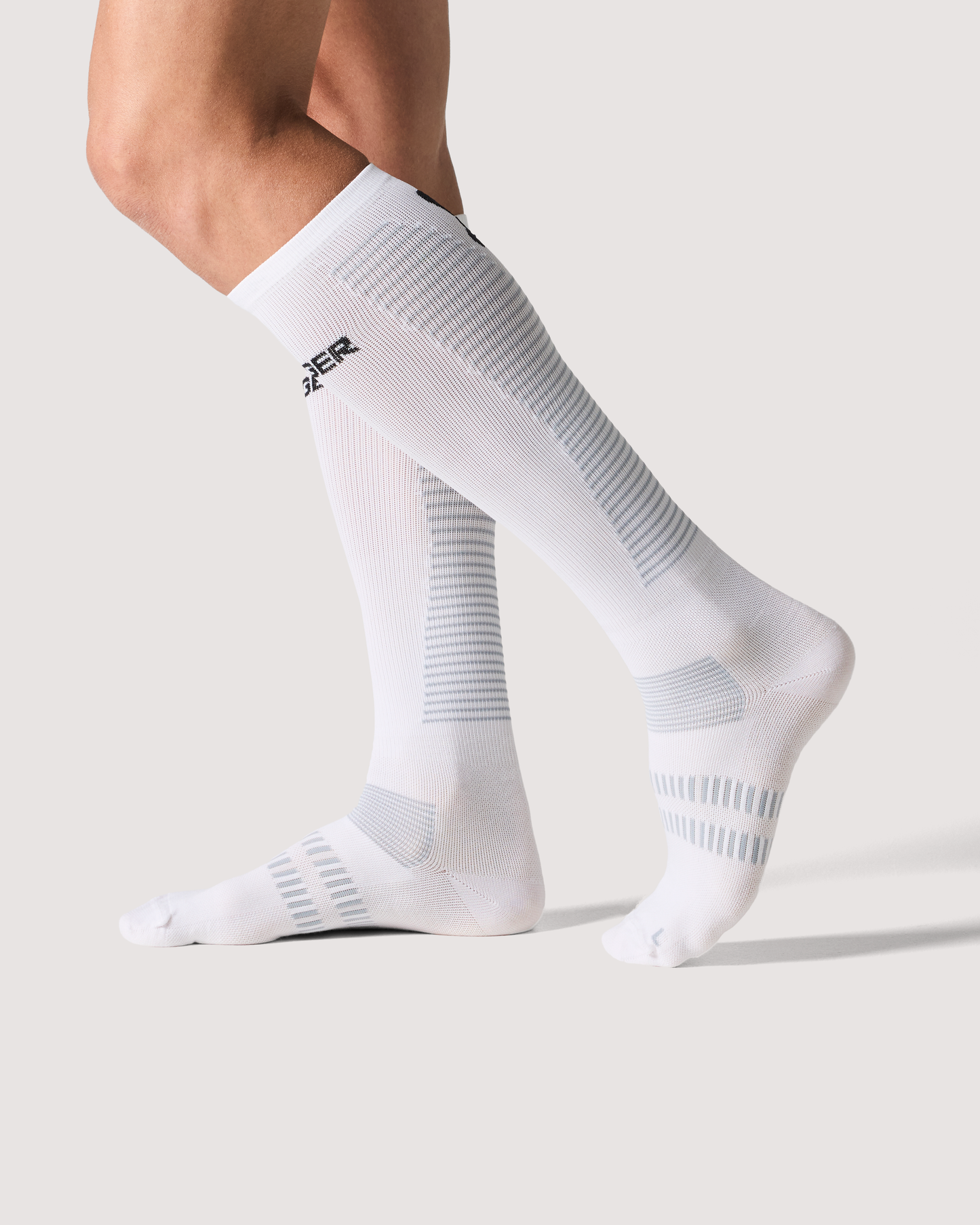 SEGER - Hlaupasokkar - Pacer Light Compression - hvítir