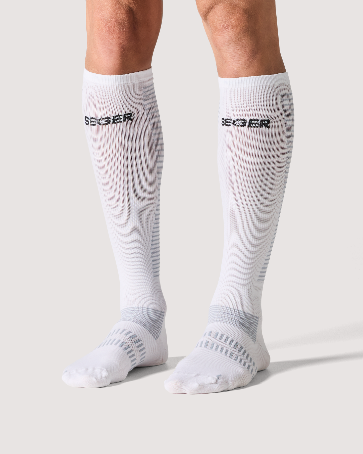 SEGER - Hlaupasokkar - Pacer Light Compression - hvítir