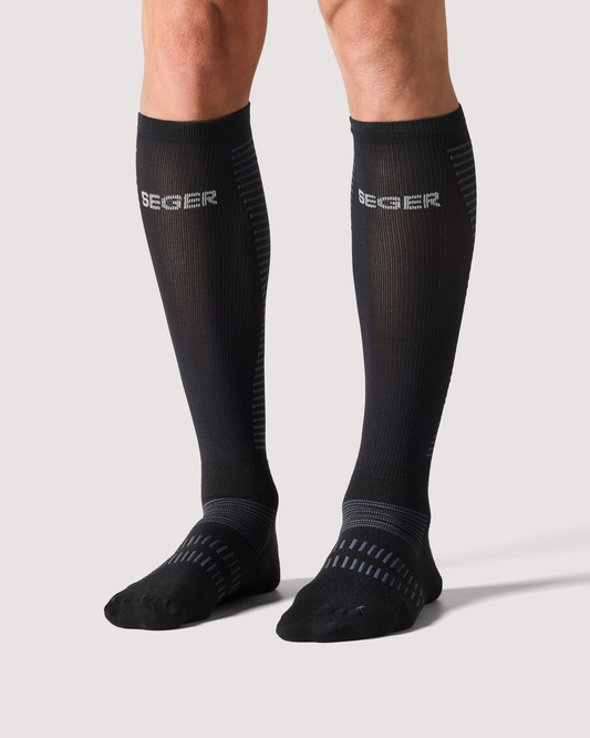 SEGER - Hlaupasokkar - Pacer Light Compression - svartir